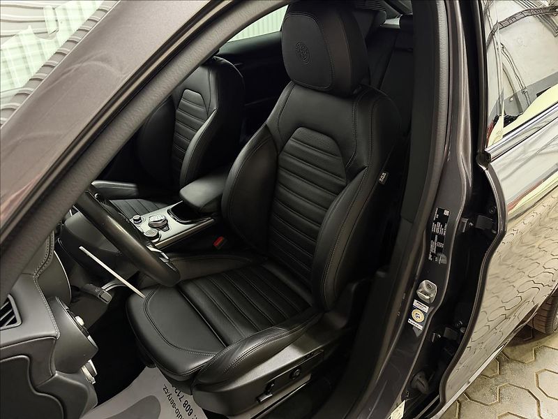 Alfa Romeo Stelvio VELOCE 154kW Q4 H&K LED R21 - fotka 31 z 41