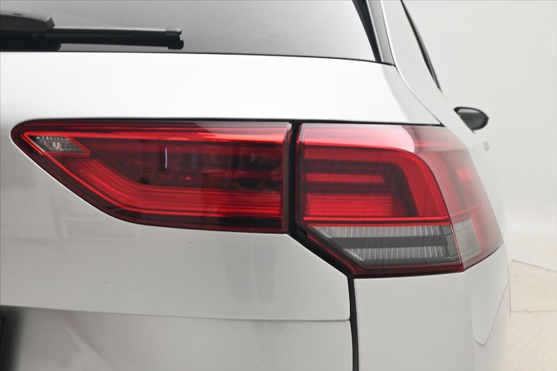 Volkswagen Golf 2,0 TDI 110kW Life LED Záruka - fotka 30 z 31