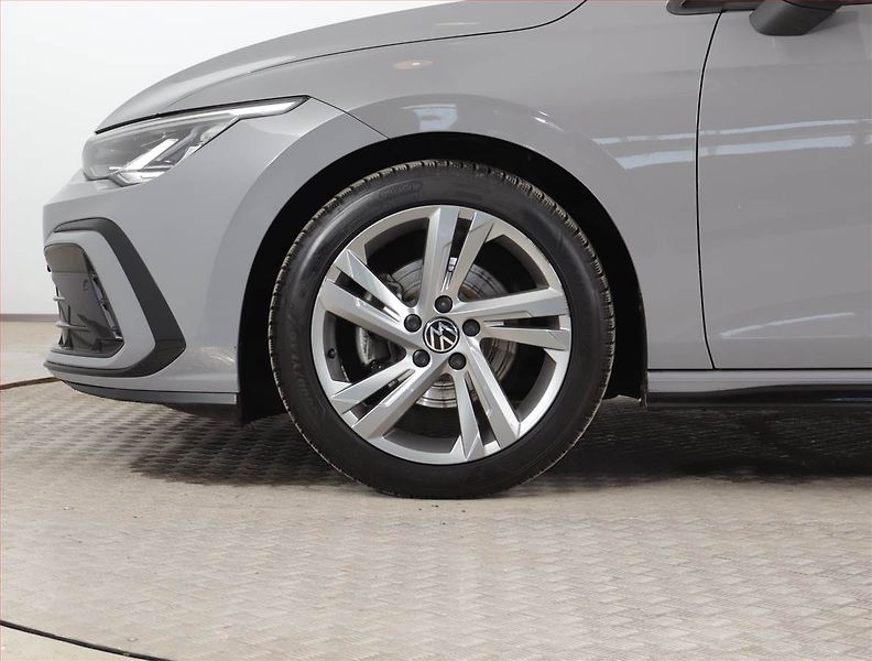 Volkswagen Golf (2021) R-Line 1.5 TSI, Kůže, Navi - fotka 15 z 20