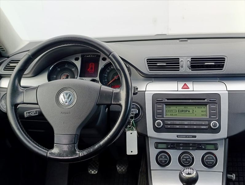 Volkswagen Passat 2,0 TDi Bi-xenon,Kůže,Tempomat - fotka 16 z 30