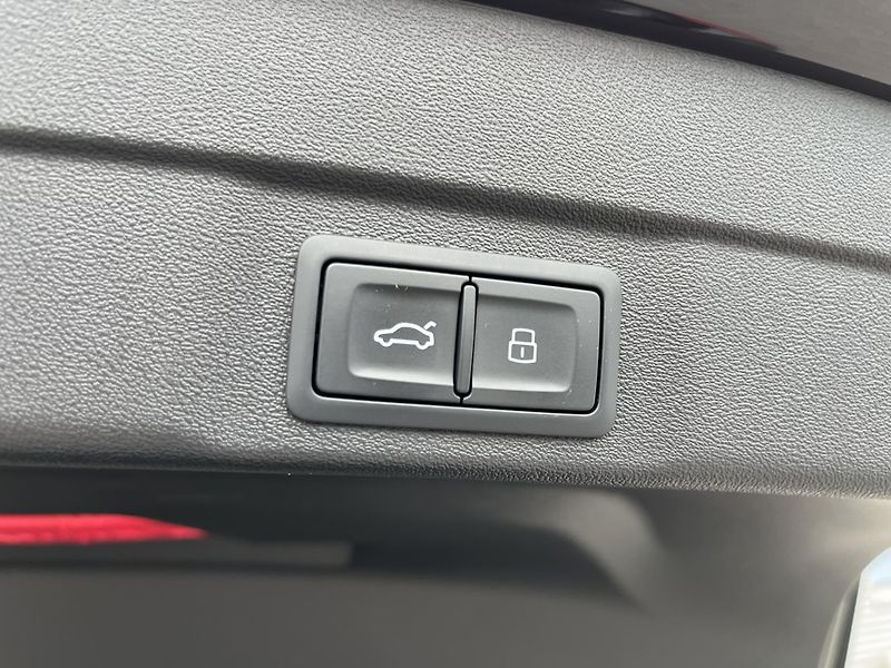 Audi A5 2.0TDi Quattro 150kW S-Line - fotka 13 z 23