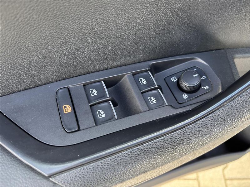 Škoda Karoq 2,0 TDI 110kW Style 4x4 - fotka 25 z 48