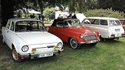 Habrovany cestovaly časem. Park zaplnily historické automobily i motorky.