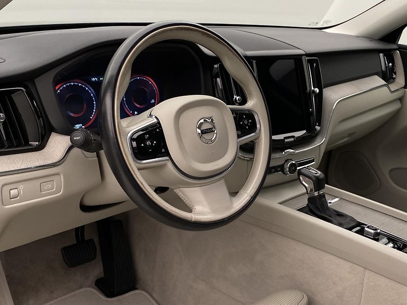 Volvo XC60 D4 AWD INSCRIPTION AUT  - fotka 18 z 45