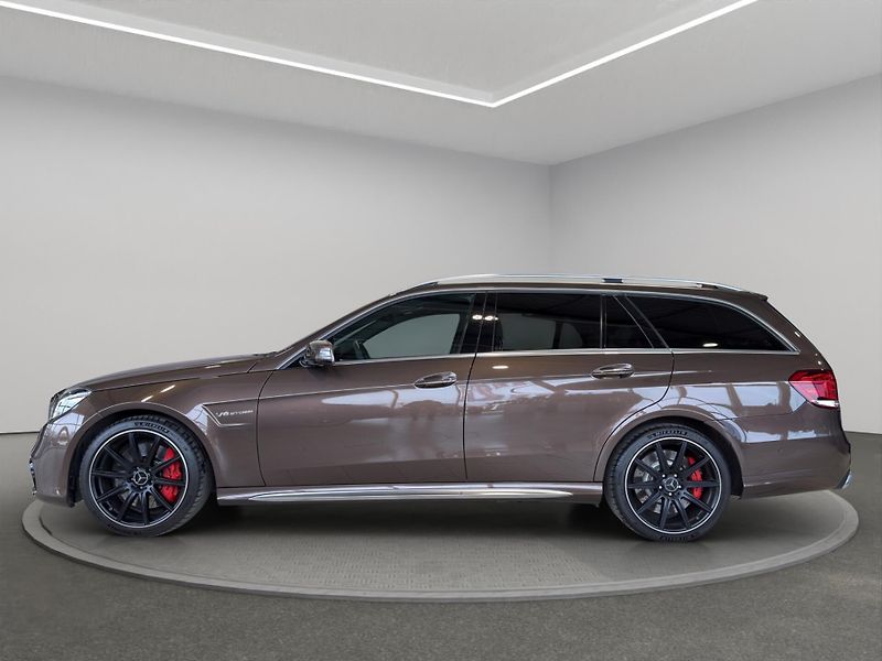 Mercedes-Benz Třídy E (2015) Mercedes-AMG E 63 S 4MATIC kom - fotka 4 z 21
