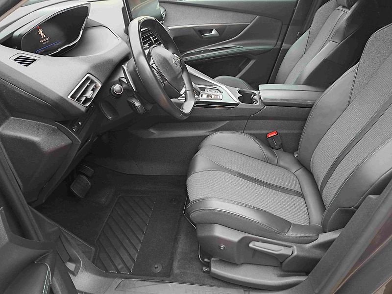 Peugeot 5008 1,2PT EAT8 ALLURE LED ALU NAVI - fotka 16 z 25