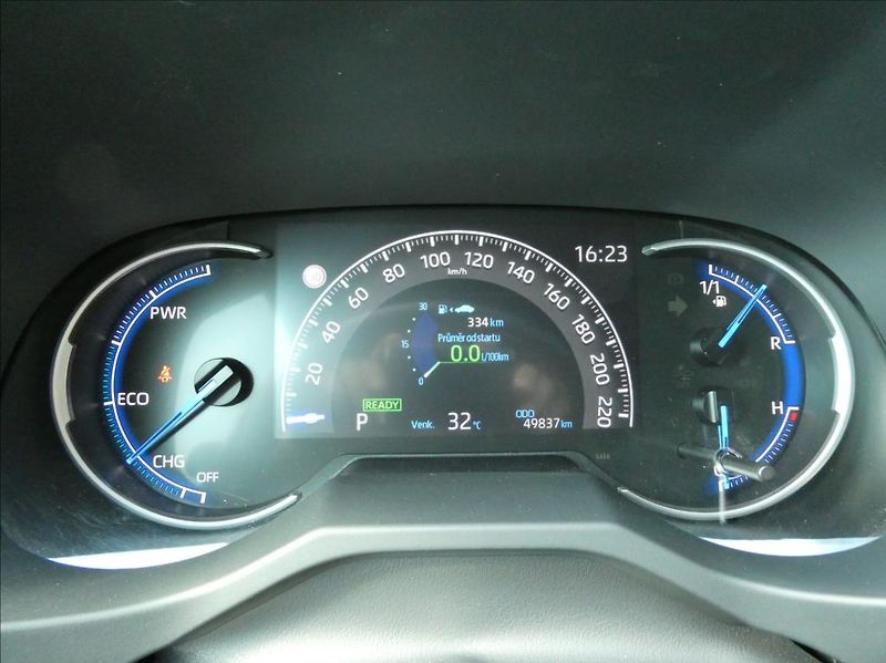 Toyota RAV4 2,5 Hybrid,1.maj,ČR,tažné - fotka 20 z 33