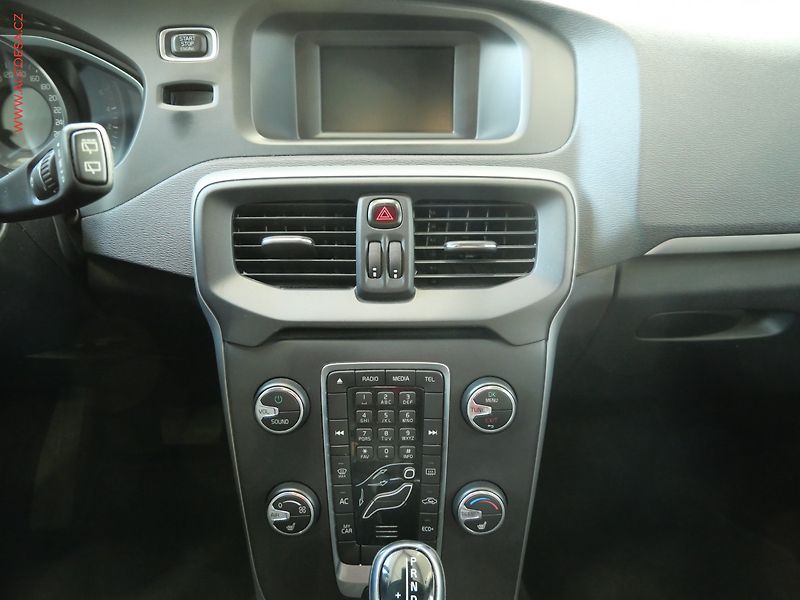 Volvo V40 (2018) 2.0D, ČR, servis.kniha, AT - fotka 13 z 20