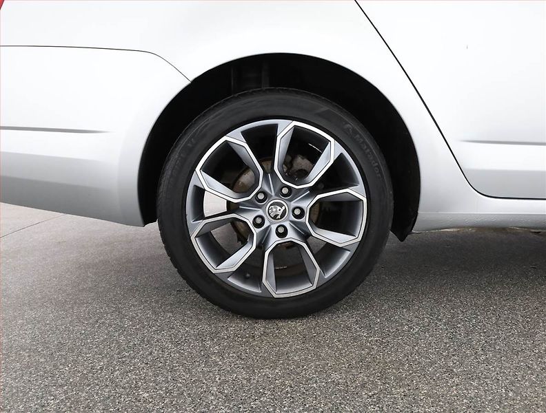 Škoda Octavia (2013) Elegance 2.0 TDI, Serv.kniha - fotka 16 z 16