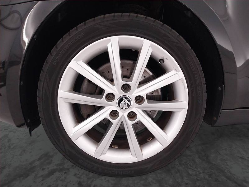 Škoda Octavia (2014) Elegance 1.8 TSI, 4X4 - fotka 15 z 24