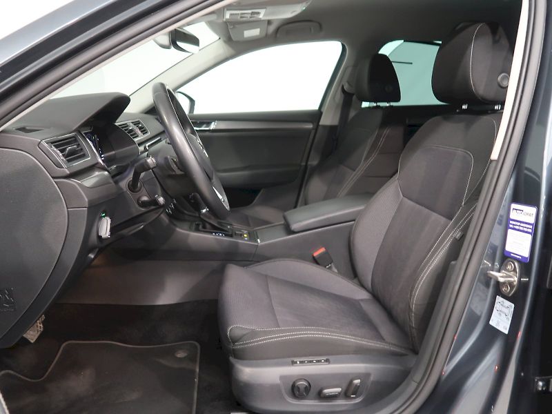 Škoda Superb (2019) STYLE 2.0TDI 140KW DSG 4x4 MAT - fotka 15 z 34