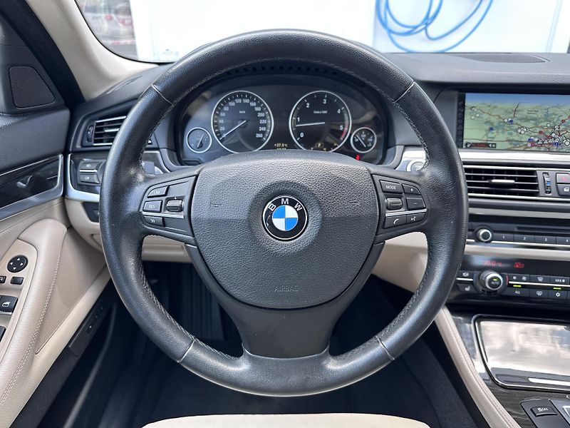 BMW Řada 5 530d Head-Up, Hi-Fi - fotka 10 z 21