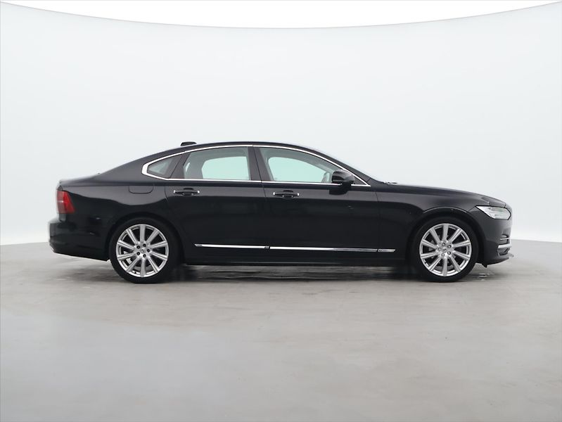Volvo S90 2.0 D4 140kW CZ Inscription - fotka 8 z 29