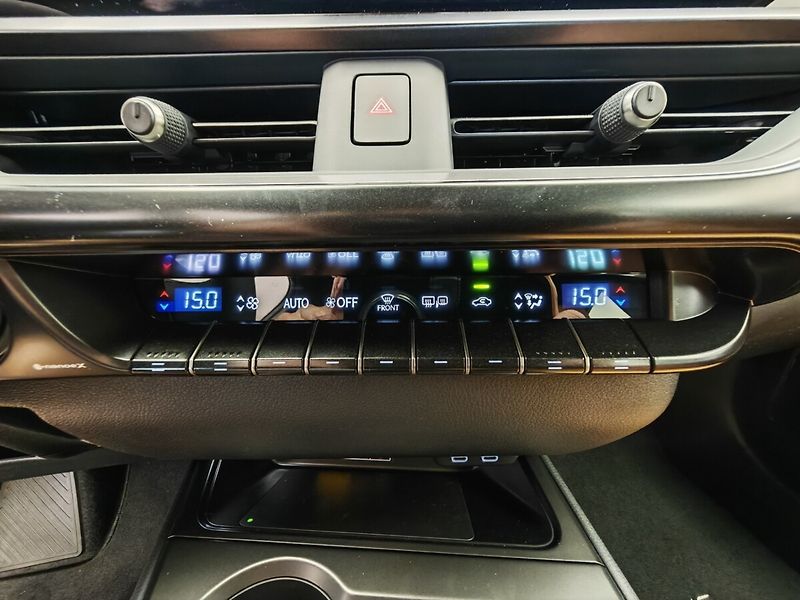 Lexus UX 300h F Sport Design 300H - fotka 36 z 44