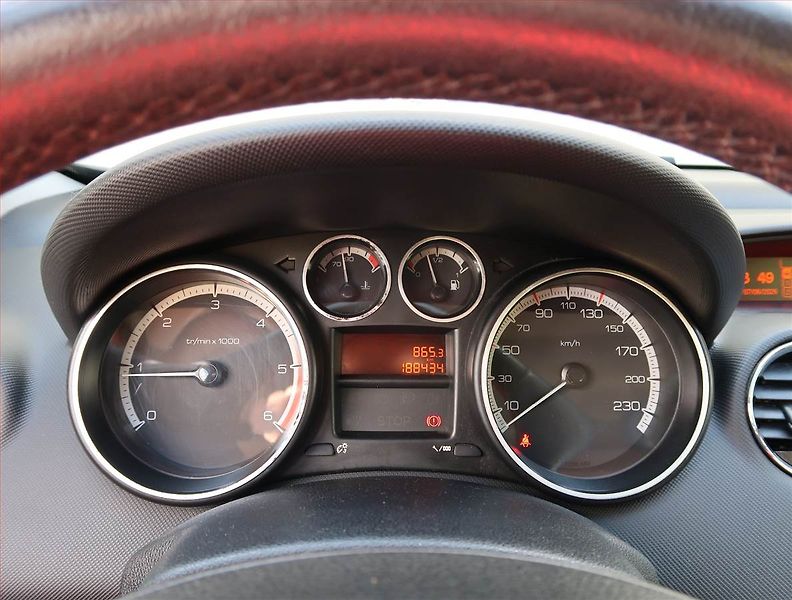 Peugeot 308 (2008) 1.6 HDi, po STK, v provozu - fotka 11 z 17