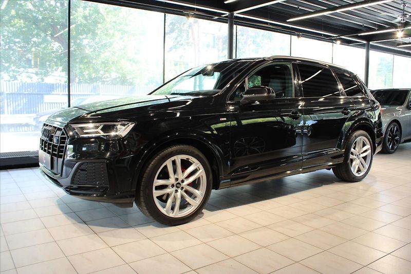 Audi Q7 50 TDi quattro Competition Plu - fotka 3 z 39