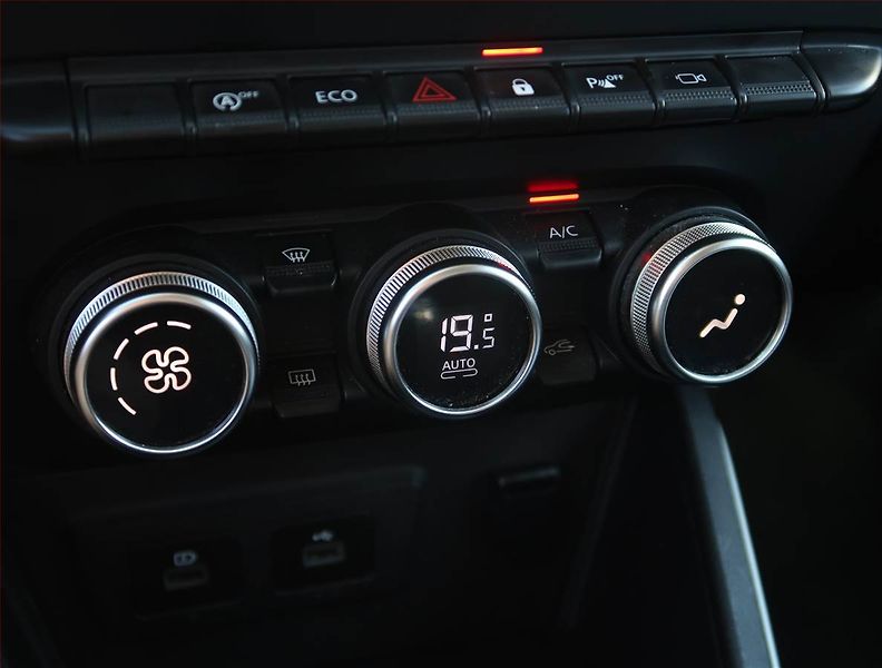 Dacia Duster (2022) 1.0 TCe, LPG, ČR,1.maj - fotka 16 z 19