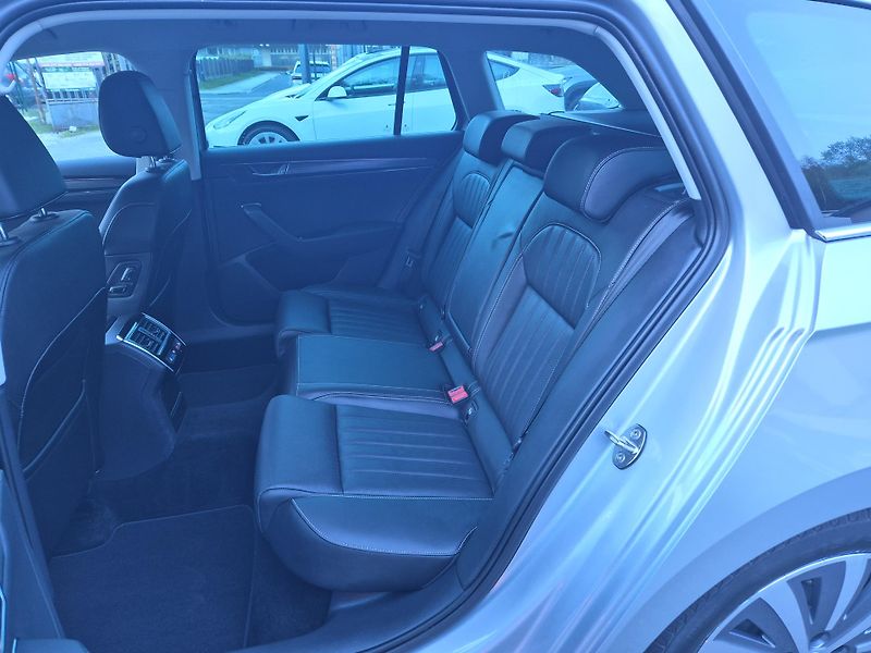 Škoda Superb Combi 2,0TDi 147kw DSG 17ALU - fotka 35 z 41