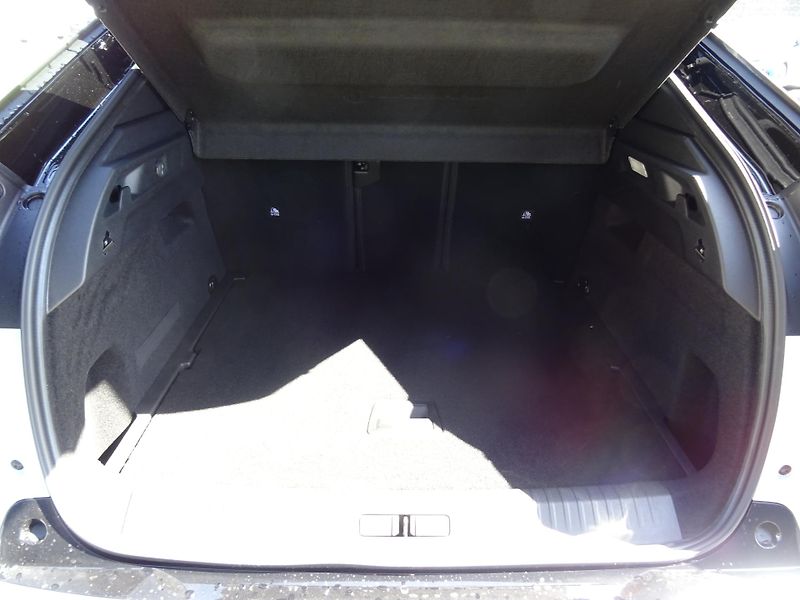 Peugeot 3008 (2026) GT Elektromotor 157kW / 210k - fotka 12 z 51