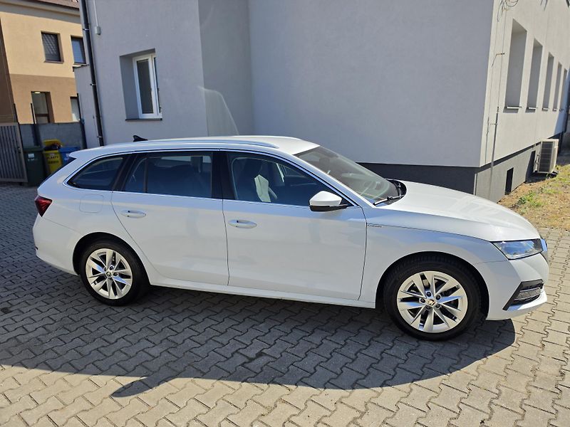 Škoda Octavia (2023) Combi Style 2,0 TDI 110 KW AUT - fotka 6 z 26
