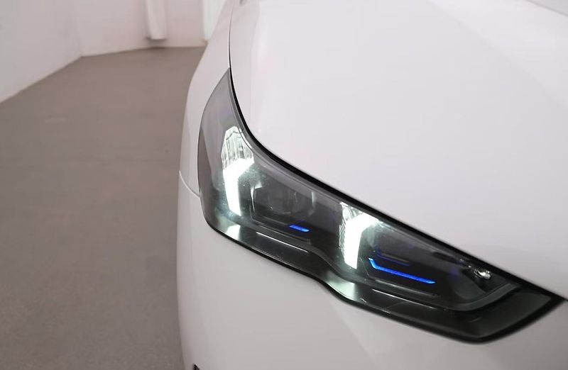 BMW i5 xDrive40 Touring M SoH 96% Taž - fotka 24 z 26