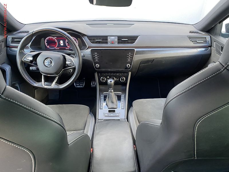 Škoda Superb (2023) 2.0 TSi, ČR, SportLine, DSG - fotka 8 z 21