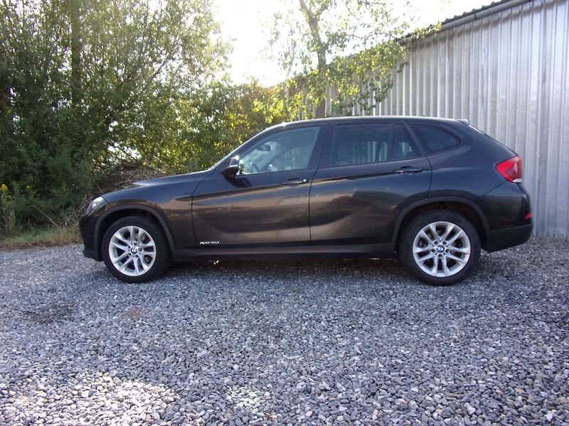BMW X1 (2015) xDRIVE18d 105kW 1.MAJITELKA ČR - fotka 8 z 23