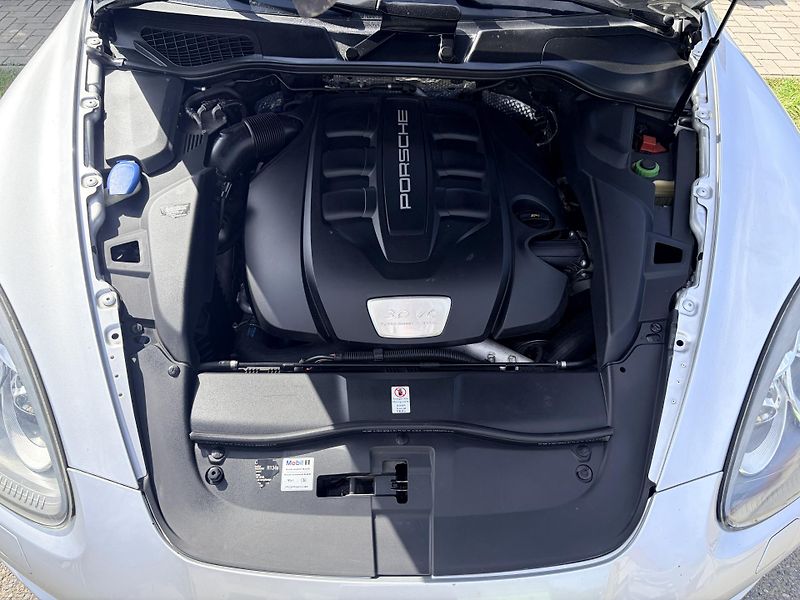 Porsche Cayenne DIESEL 3.0 V6 180KW - fotka 42 z 42