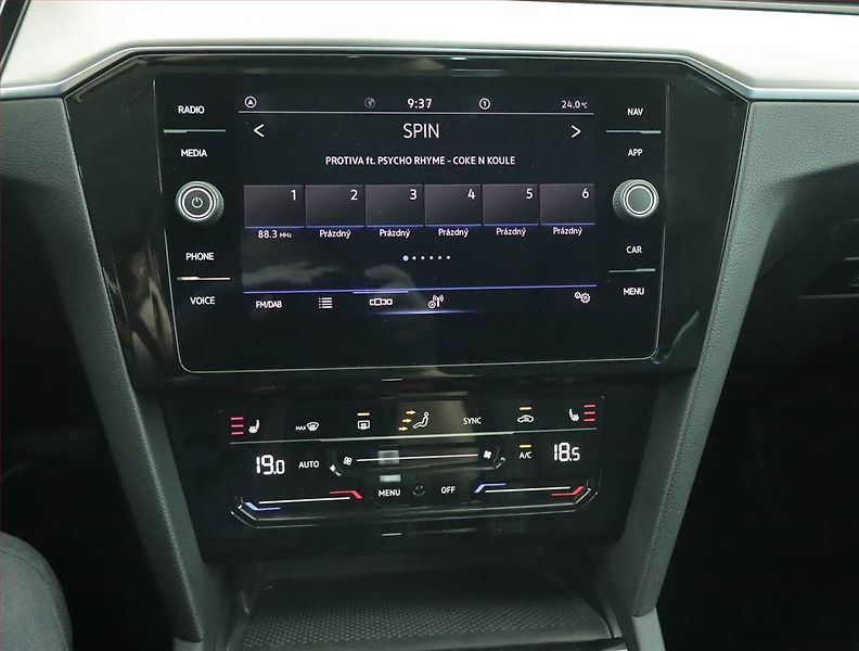Volkswagen Passat (2021) Elegance 2.0 TDI - fotka 12 z 22