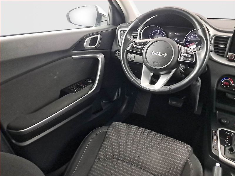 Kia Ceed (2022) 1.5 T-GDI, Automat, Serv.kniha - fotka 7 z 21
