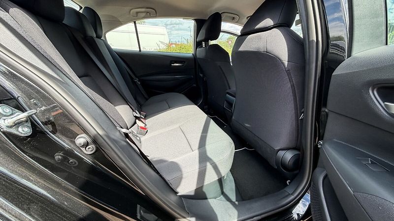 Toyota Corolla Sedan Active - fotka 9 z 22