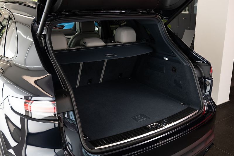 Porsche Cayenne E-Hybrid Platinum Edition/Bose - fotka 23 z 28