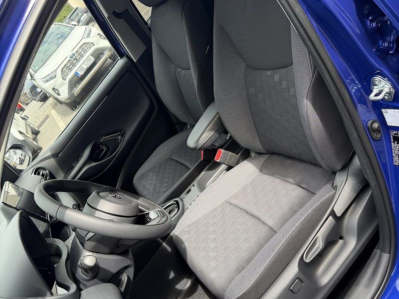 Toyota Yaris 1.5 TNGA HEV 116 - 4x2 - 1 CVT - fotka 12 z 24