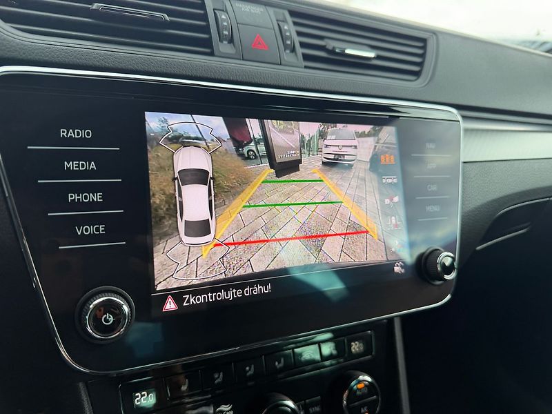 Škoda Superb Sportline 2,0TSI 140kW DSG - fotka 11 z 17