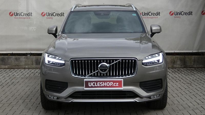 Volvo XC90 B6 AWD Momentum Pro Auto - fotka 2 z 27