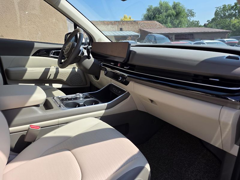 Kia Carnival (2024) 1.6-HEV-AUTOMAT-6+3MÍSTA - fotka 23 z 34