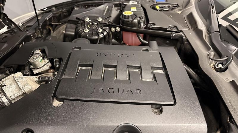 Jaguar XK (2009) V8 3.5i, REZERVOVÁNO - fotka 32 z 55