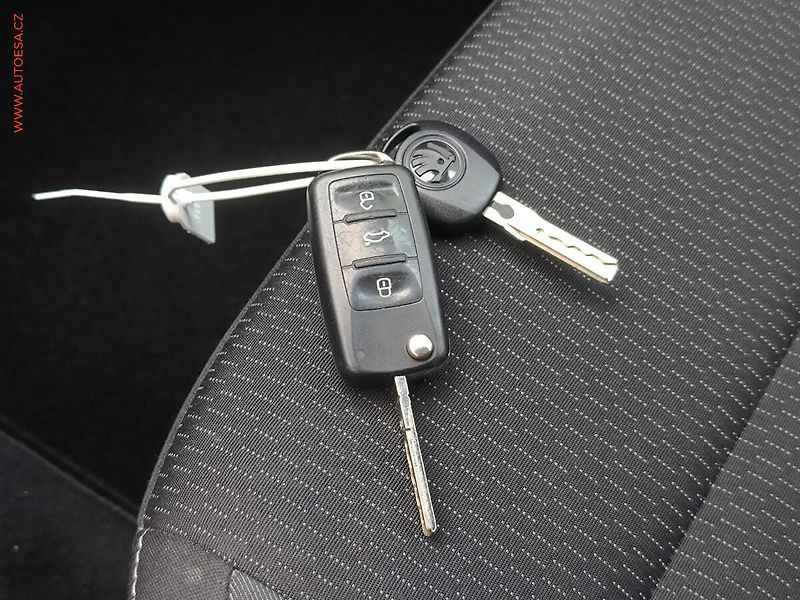 Škoda Rapid (2015) 1.2 TSi, Ambition, navi, TZ - fotka 17 z 17