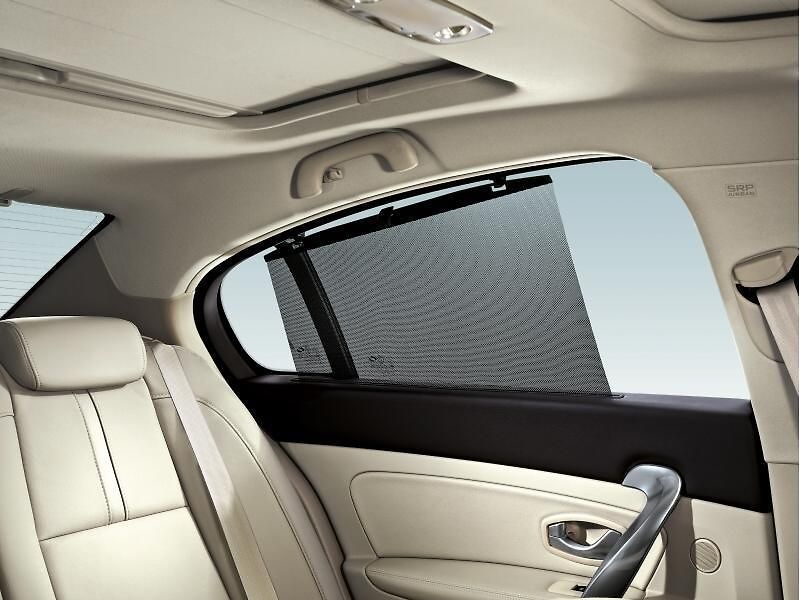 Renault Latitude je vlastně Samsung SM5, jen s jiným logem a drobnými změnami.