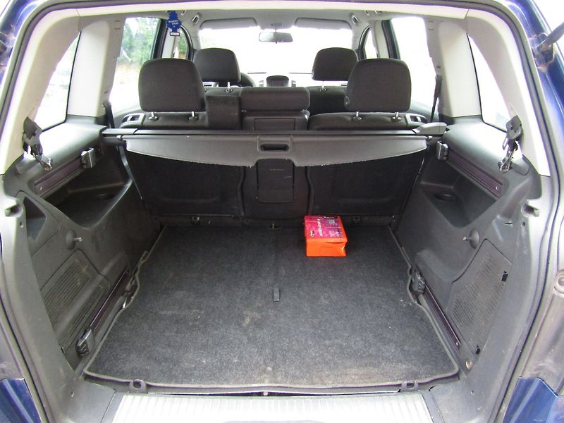 Opel Zafira (2005) 1.6 16V  7 MÍST - fotka 23 z 35