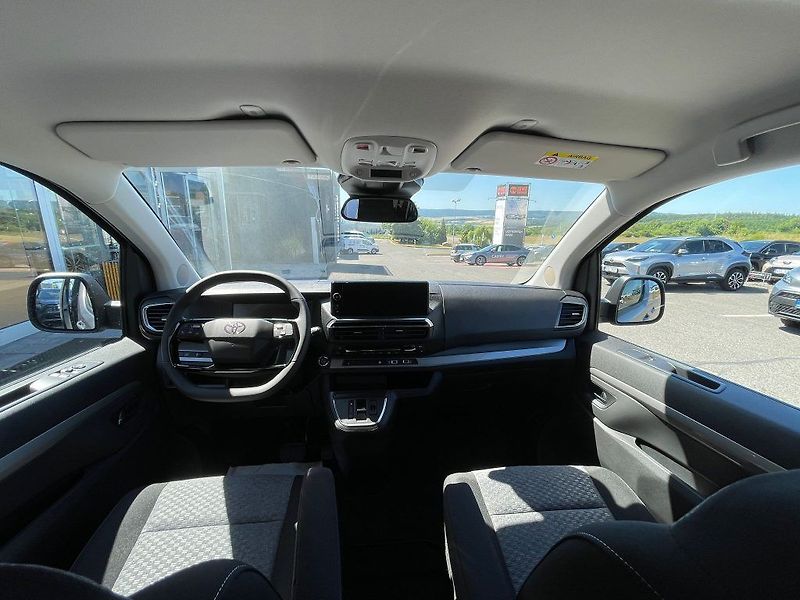 Toyota ProAce Verso 2.0L 8AT Family 8 - fotka 11 z 24