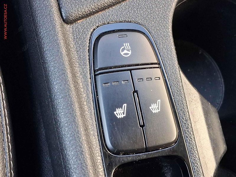 Kia Niro (2021) 1.6 GDi, 1.maj,ČR, Exclusive - fotka 15 z 18