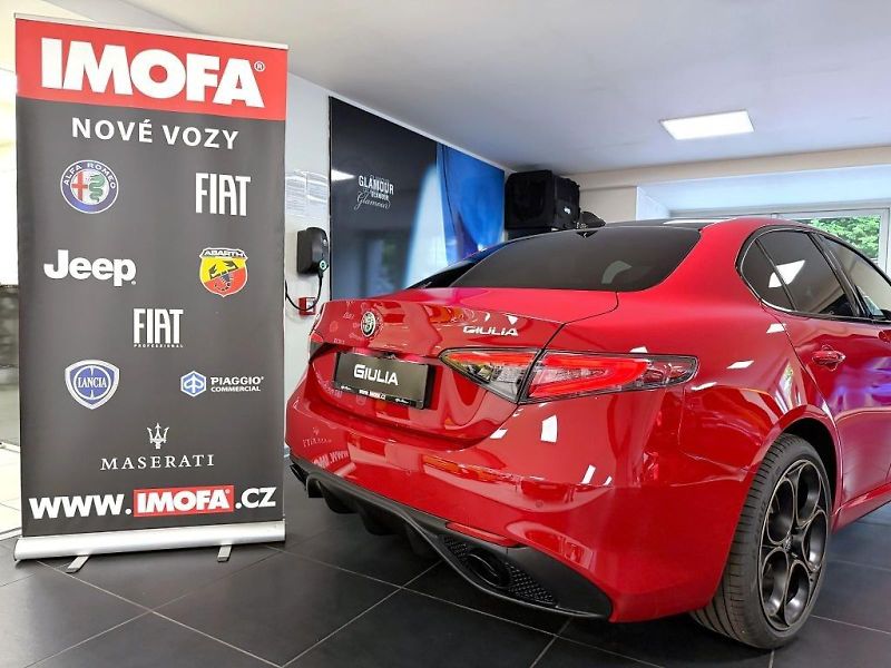 Alfa Romeo Giulia (2026) 2.0T 280k AT8 ZF Q4 4x4 Intens - fotka 5 z 25