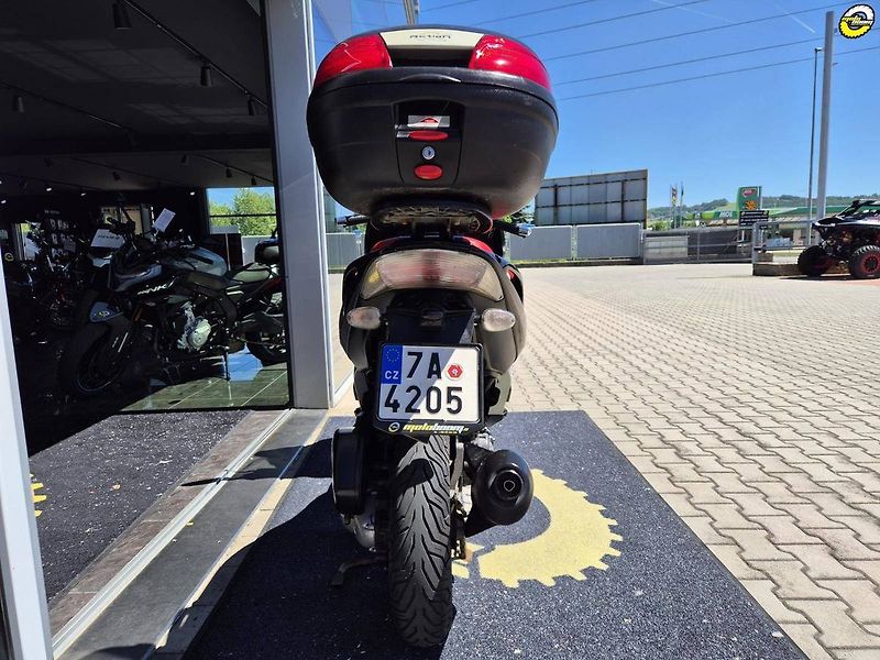 Aprilia SR Max 300 (2012) - fotka 5 z 23