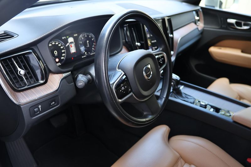 Volvo XC60 (2018) T5 AWD Inscription - fotka 12 z 26
