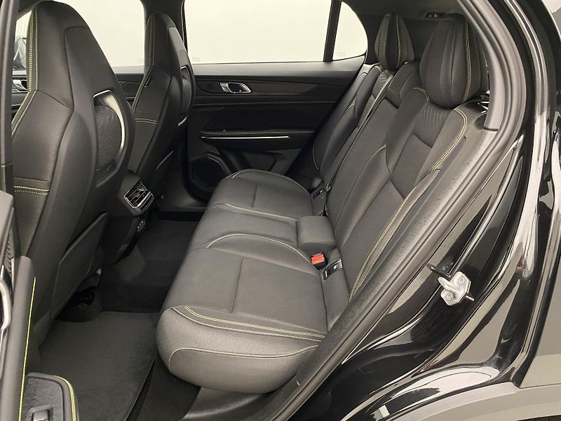 Lynk & Co 01 (2025) 01 CORE PHEV - fotka 4 z 90