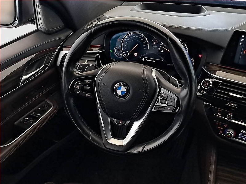 BMW Řada 6 (2018) Luxury Line 640i xDrive GT - fotka 18 z 25