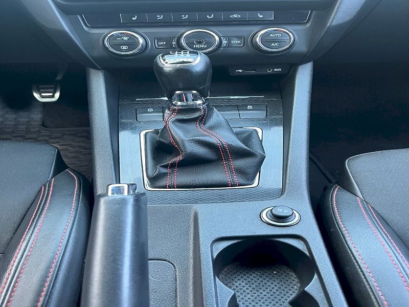 Škoda Octavia (2016) Combi 2.0 TDI RS - fotka 22 z 23