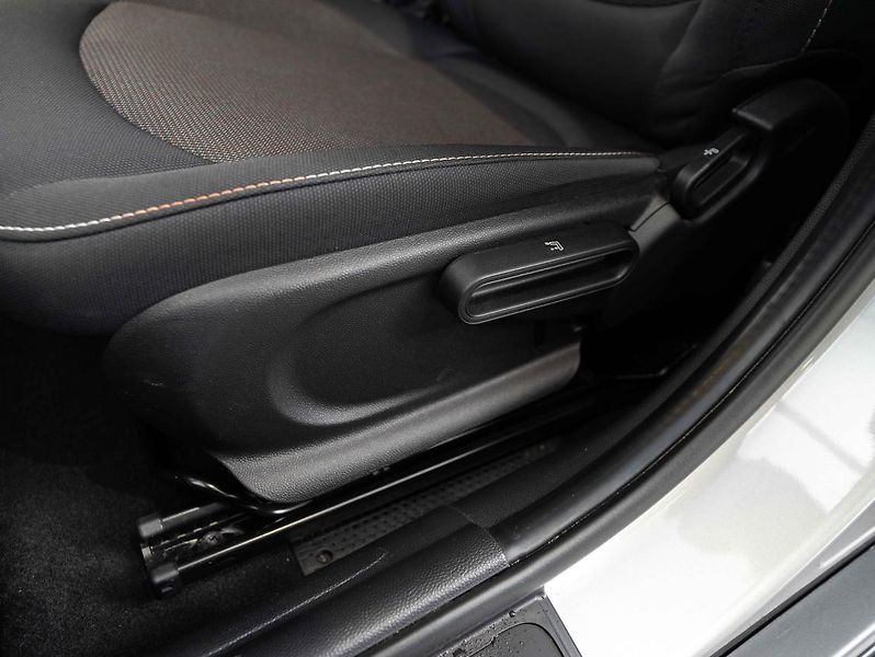 Mini Cooper 5-doors - fotka 15 z 21