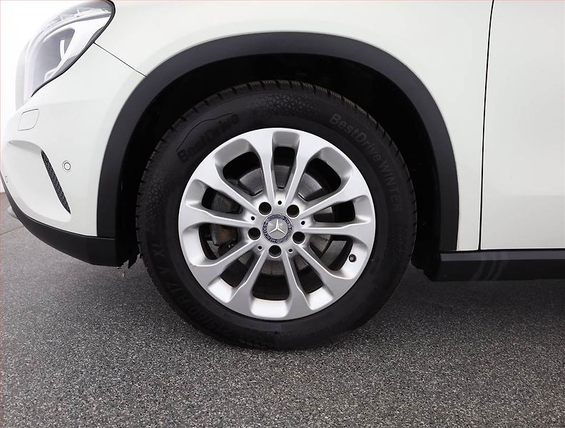 Mercedes-Benz GLA (2016) 200 CDI 4MATIC, 4X4 - fotka 21 z 21